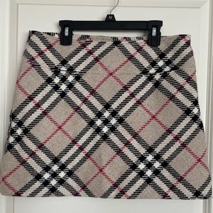 Burberry Women’s size 8 Nova Check Wool Mini Skirt - EUC